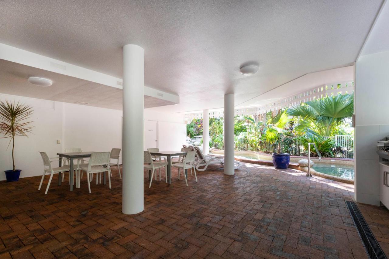 The White House Port Douglas Exteriör bild