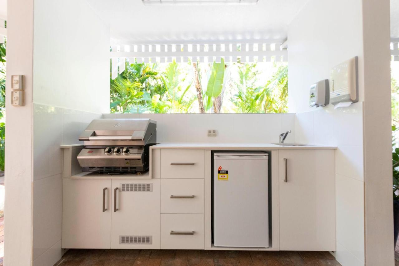 The White House Port Douglas Exteriör bild
