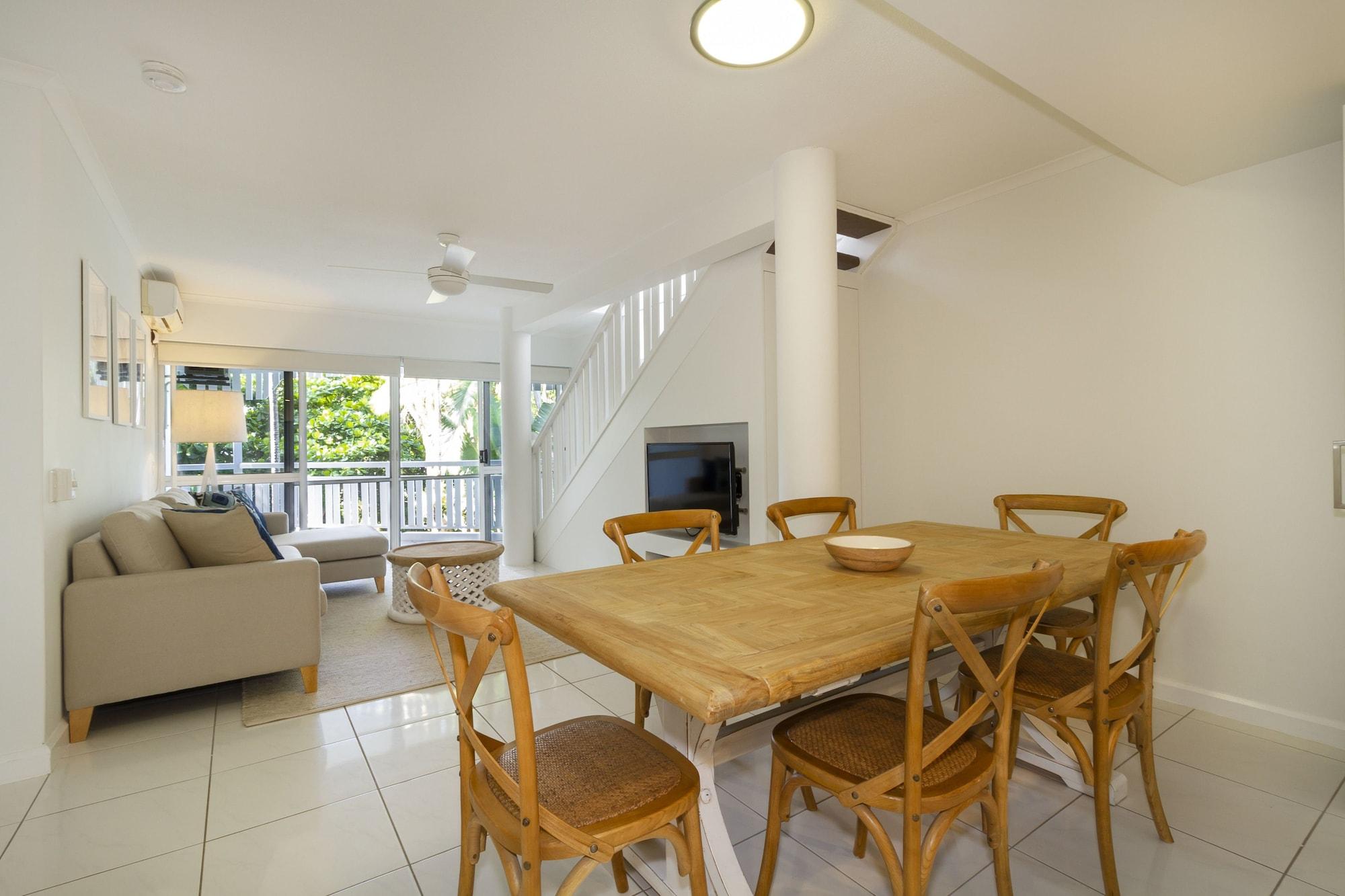 The White House Port Douglas Exteriör bild