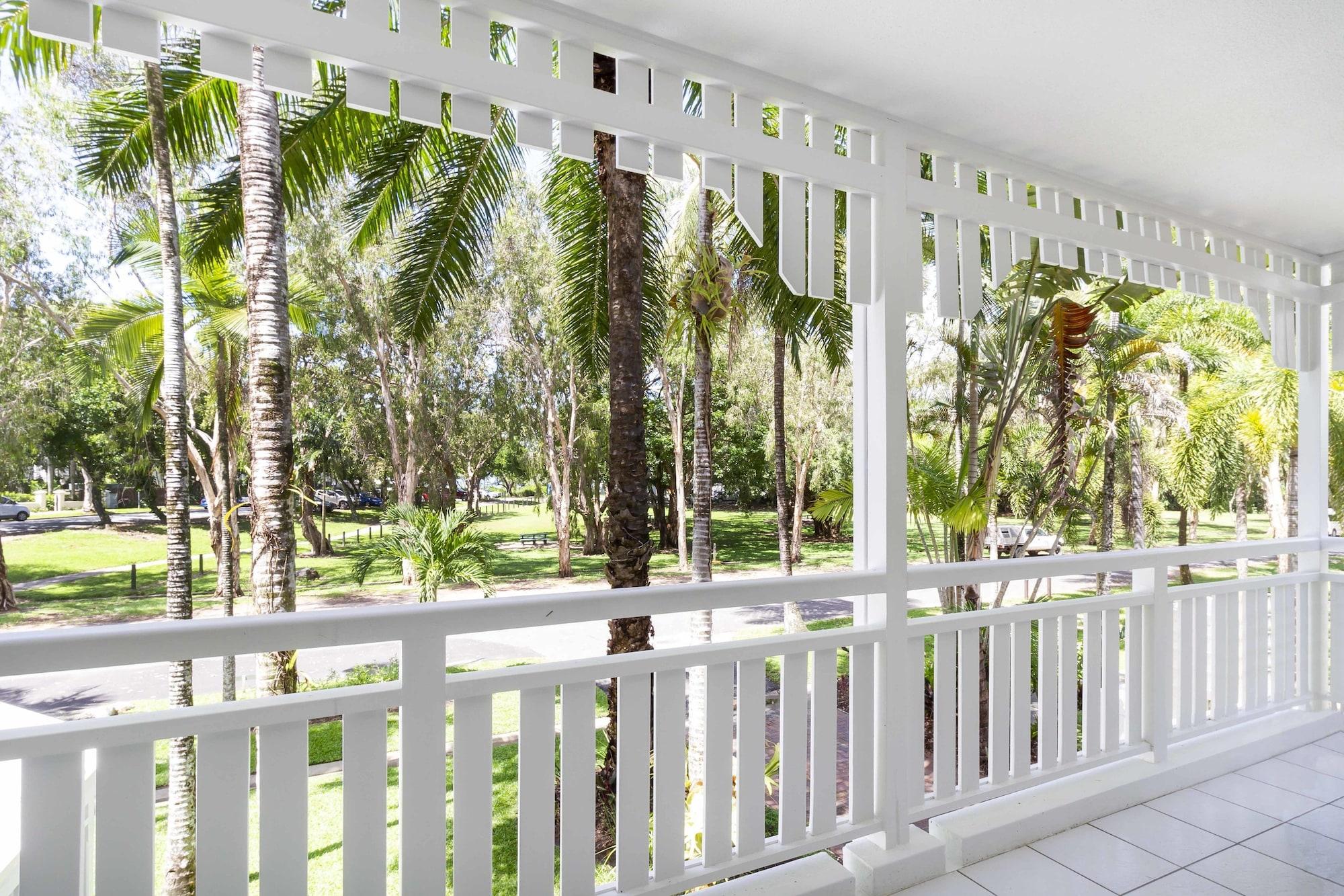 The White House Port Douglas Exteriör bild