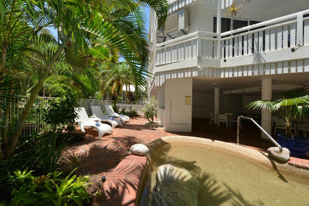 The White House Port Douglas Exteriör bild