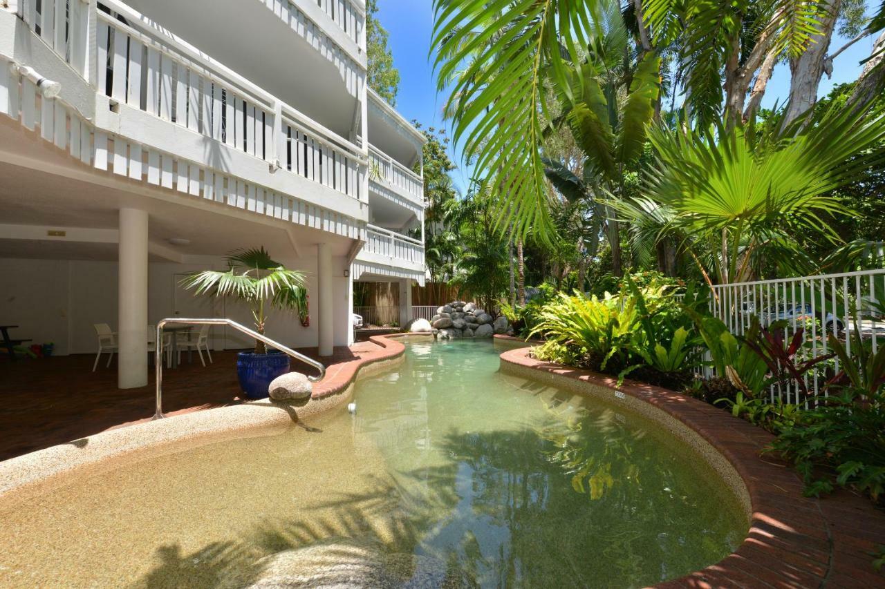 The White House Port Douglas Exteriör bild